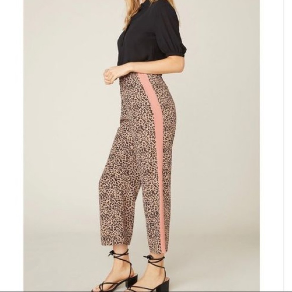 BB Dakota Cats Out of the Bag Leopard crop pants